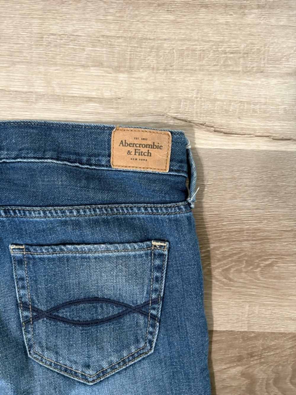 Abercrombie & Fitch 1892 distressed Blue Denim Jeans - Classic Ripped Style - Picture 5 of 7